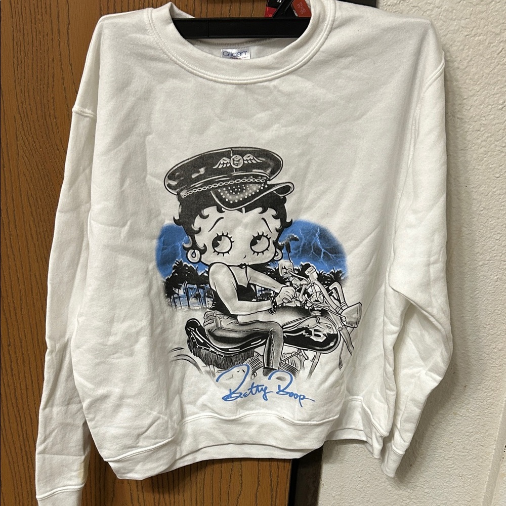 Women’s NWT Size Medium White Betty Boop Motorcycle Crewneck Sweatshirt